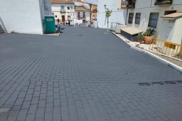 Acondicionamiento de espacios públicos en Calle Mayor de Valdilecha