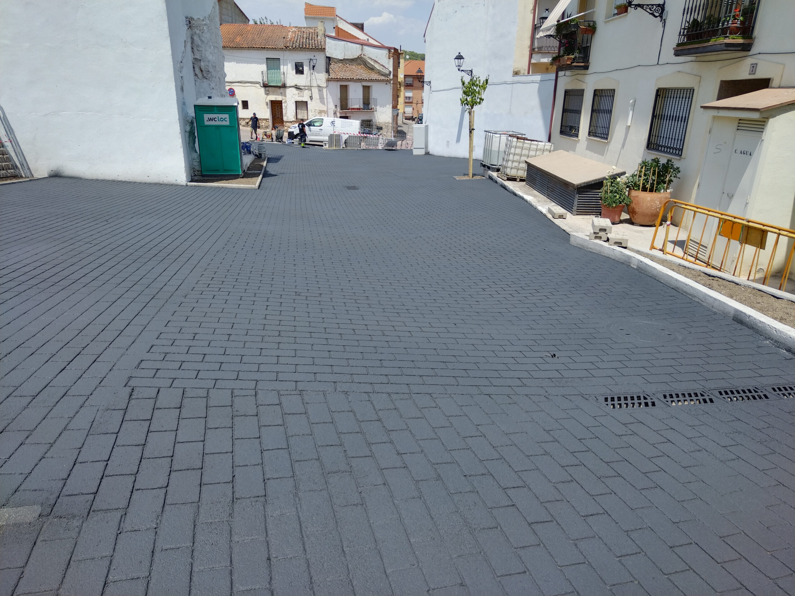 Acondicionamiento de espacios públicos en Calle Mayor de Valdilecha